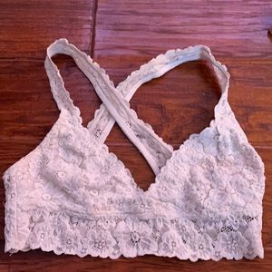 Aerie Intimates & Sleepwear White Lace Bralette. Beautiful detail. Size S.